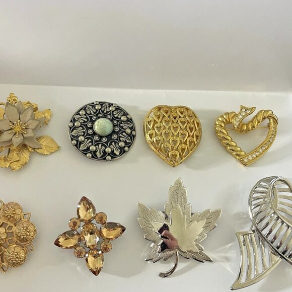Lot of 8 Vintage Brooches Pins Gold Silver Tone  see all pics - Picture 11 of 12